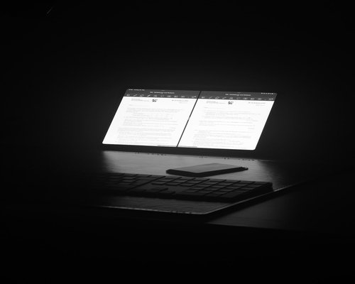 A clean, minimalist reading desk showing a tablet positioned at a comfortable distance with balanced side illumination.